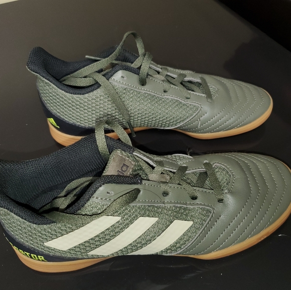 Adidas soccer shoes - Picture 1 of 3